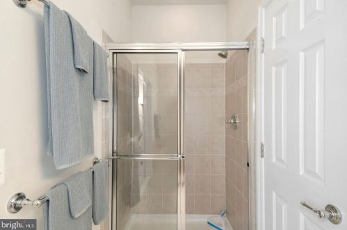 14800 Potomac Branch Dr, Woodbridge VA  22191-4056 exterior