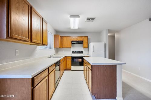 9402 Eaton Rd, Phoenix AZ  85037-4272 exterior