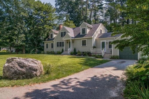 9 Mohawk Dr, Acton, MA 01720-2311
