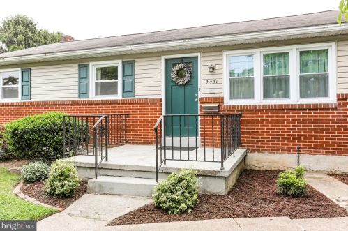 4441 York St, Harrisburg, PA 17111-5701