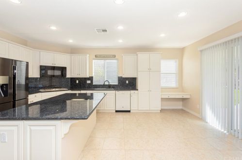 17089 Bluff Vista Ct, Riverside CA 92503-8715 exterior