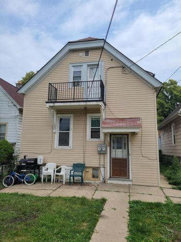2043 24th St, Milwaukee, WI 53204-3636