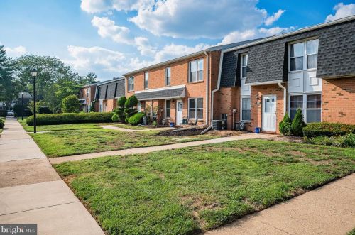3016 Harbour Dr, Palmyra, NJ 08065-2204