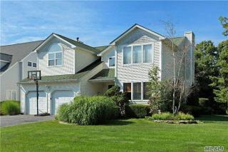 5 Fairwind Ct, Oakdale, NY 11769-2272
