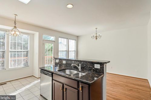 2617 Logan Wood Dr, Herndon VA 20171-4367 exterior