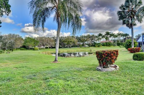 11652 Castellon Ct, Boynton Beach FL  33437-4085 exterior