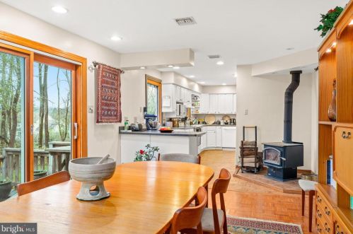 4 Stephen Dr, Glen Mills PA  19342-8803 exterior