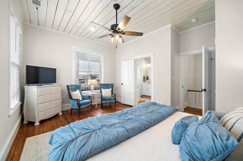 1021 Sealy St, Galveston TX 77550-3813 exterior