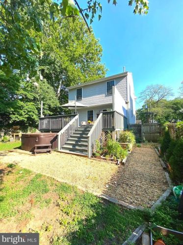 7425 Walnut Ave, Camden, NJ 08109-3076