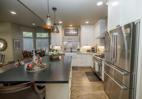 1955 Tuolumne Rd, Turlock CA  95382-8912 exterior