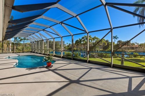 9406 Beverly Ln, Sanibel, FL 33957-4203
