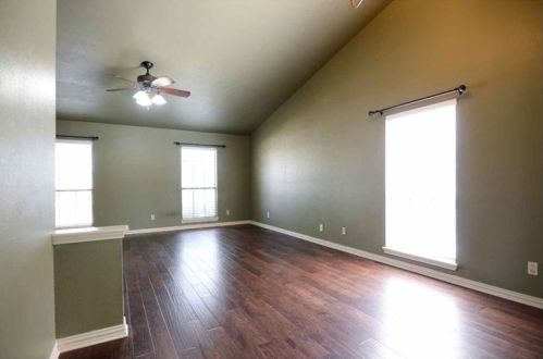 3913 Commonwealth Dr, Lewisville TX  75028-1529 exterior