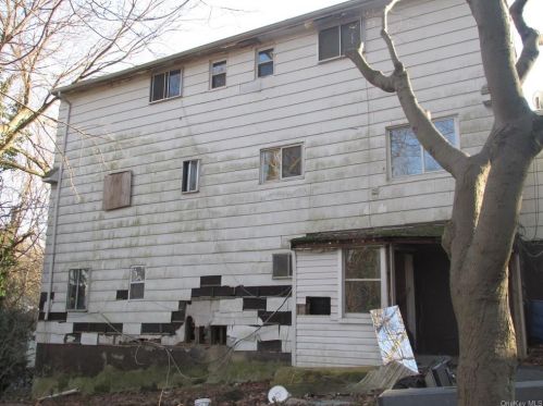 105 Juniper Hill Rd, White Plains, NY 10607-2121