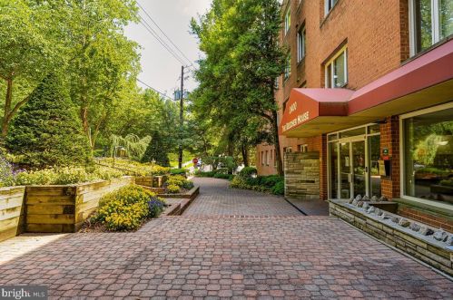 2400 41st St, Washington DC 20007-4940 exterior