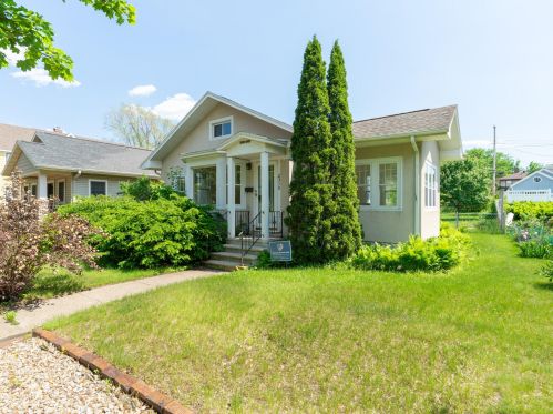 2310 State St, La Crosse, WI 54601-3927