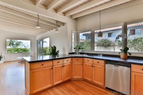 46 F St, Encinitas CA  92024-3601 exterior