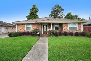 79 Gretna Blvd, Gretna, LA 70053-4955