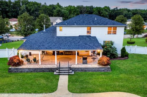 142 Serpentine Dr, Morganville NJ  07751-1400 exterior