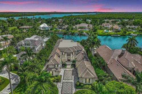 850 Nelsons Walk, Naples, FL 34102-7871