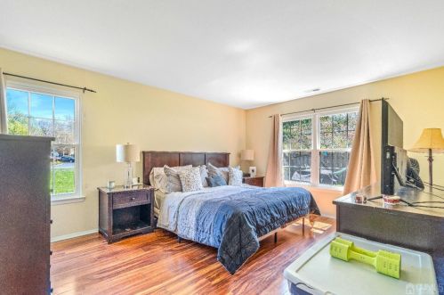 33 Rutledge Ct, East Brunswick NJ  08816-4020 exterior