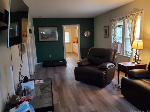 32 Old Route 7, Brookfield Center CT  06804-1734 exterior