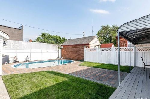 60 Waldo Ave, East Rockaway NY  11518-1422 exterior