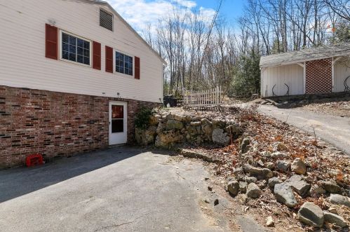 6 Happy Hollow Rd, Danville NH  03819-3100 exterior