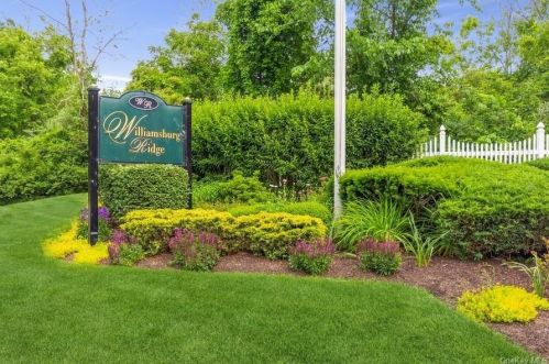 1307 Williamsburg Dr, Mahopac, NY 10541-2864