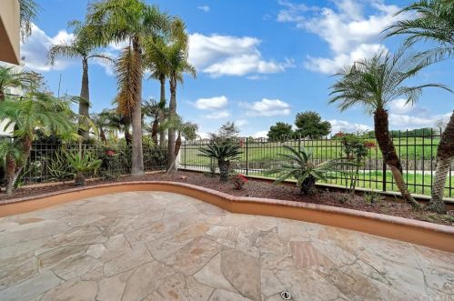 6471 Morningside Dr, Huntington Beach CA  92648-6106 exterior