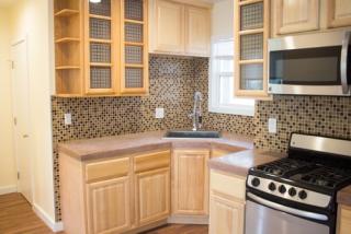 2401 Vineyard Ave, Los Angeles CA  90016-1655 exterior