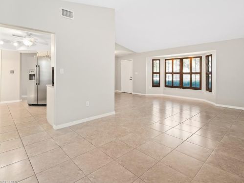 110 Wickliffe Dr, Naples, FL 34110-1334