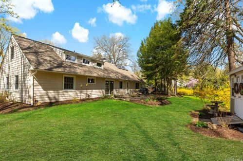 27 Fountain Rd, Briarcliff NY  10510-2234 exterior