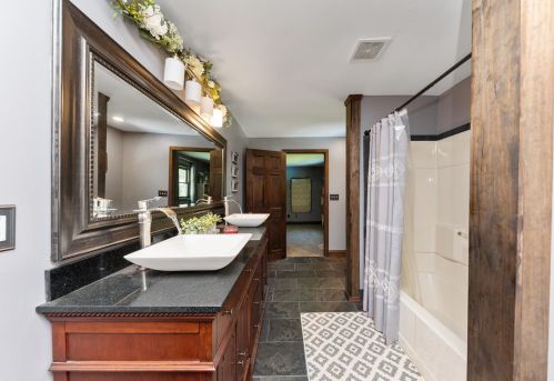 1755 Stuttgart Dr, Saint Martin OH  45118-8435 exterior