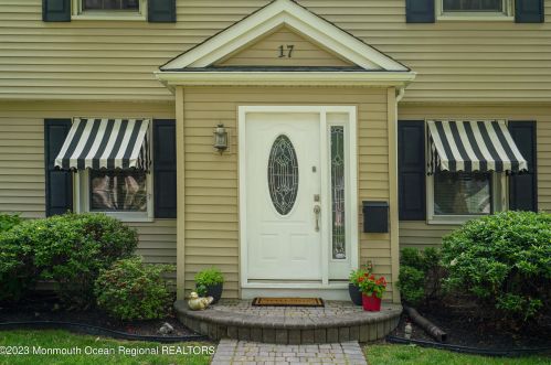 17 Grant Pl, Tinton Falls NJ  07701-2117 exterior