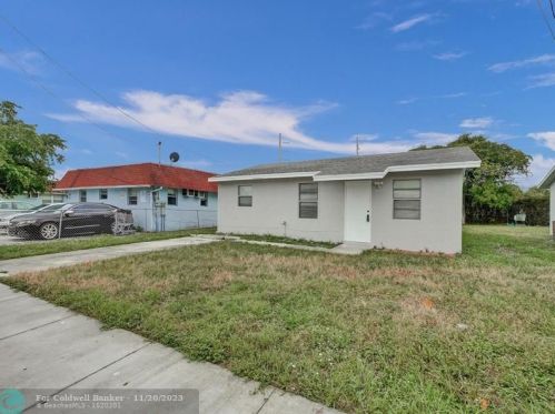 3405 Windsor Ave, West Palm Beach, FL 33407-4739