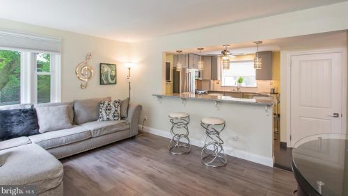 126 Perry St, Melrose Park, PA 19027-1822