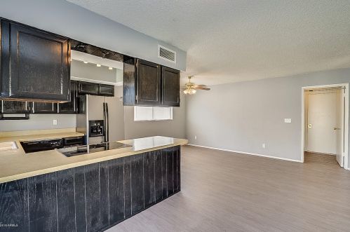 9641 37 Ave, Phoenix AZ 85053-4620 exterior