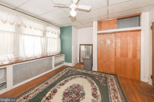 7122 Glenloch St, Philadelphia PA 19135-1215 exterior