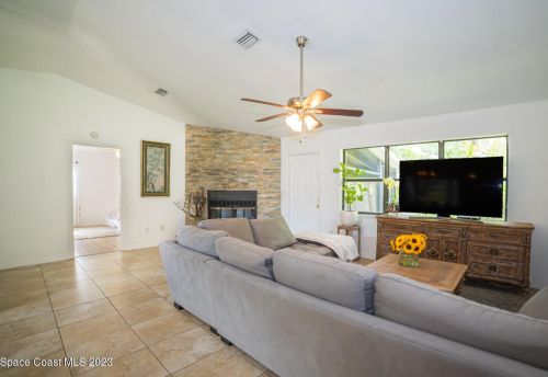 4365 Westlake Dr, Titusville, FL 32780-5996