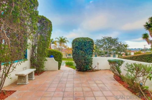 3211 Dumas St, San Diego CA 92106-1317 exterior