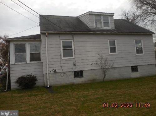 215 Amosland Rd, Holmes, PA 19043-1401