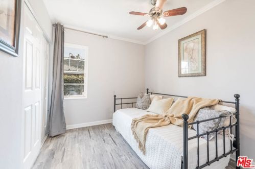 18004 Collins St, Van Nuys CA 91316-1032 exterior