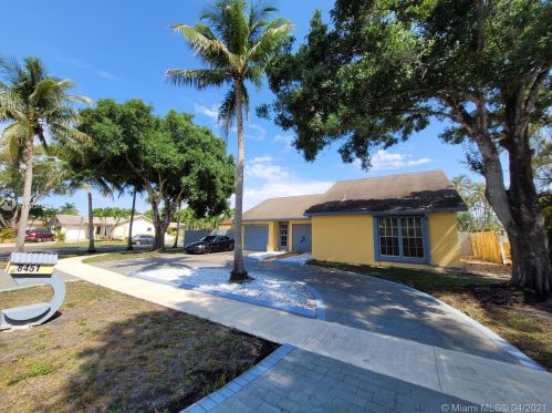 8451 3rd St, Hollywood, FL 33024-6659