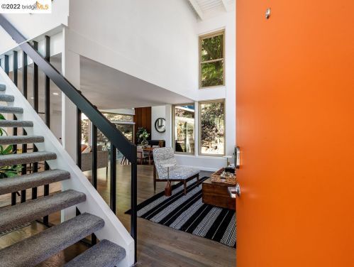 5857 Ascot Dr, Oakland CA 94611-1711 exterior