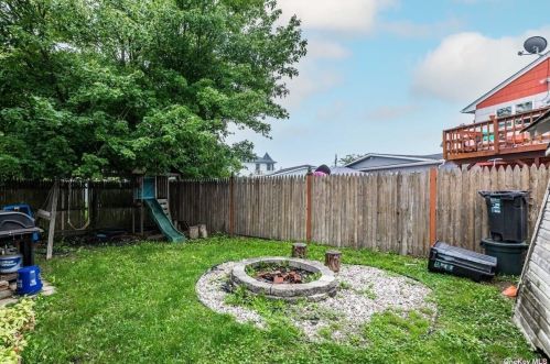 755 Hancock Pl, North Lindenhurst NY  11757-6904 exterior