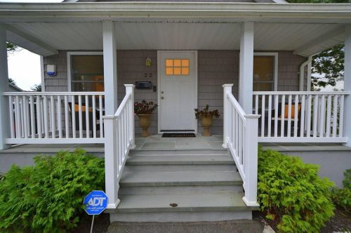 22 Lincoln Ave, Islip Terrace, NY 11752-2706