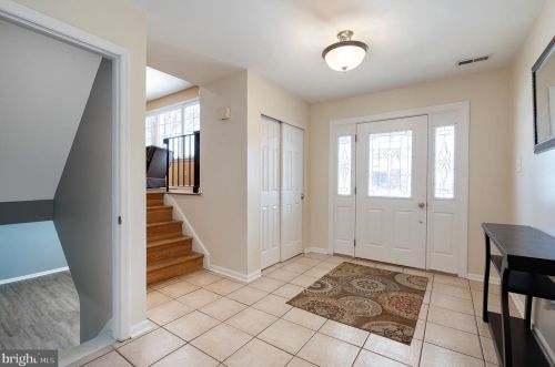12 Fanwood Dr, New Castle, DE 19720-3742
