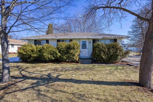 1129 Meadowview Dr, Menasha, WI 54952-2132