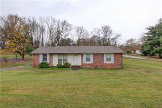 339 Lake Court Dr, Clarksville, TN 37043-5838