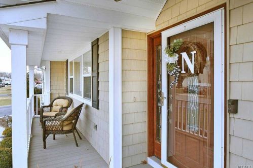 140 10th Ave, Holtsville NY  11742-2312 exterior